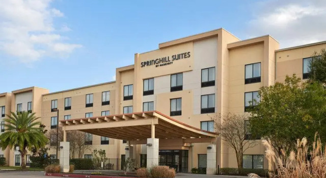 Четырёхместный люкс SpringHill Suites by Marriott Baton Rouge North / Airport
