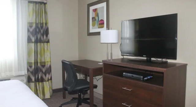 Четырёхместный номер Standard Meridian Inn & Suites Lloydminster