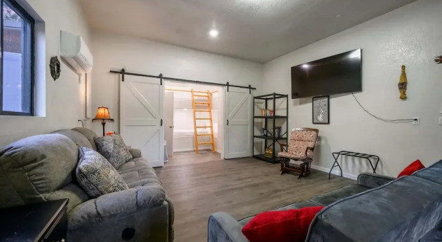 Double Magic - Unique Cabin for 6 - Pond, Hot Tub, Rezerwuj Dom wakacyjny Hochatown Oklahoma