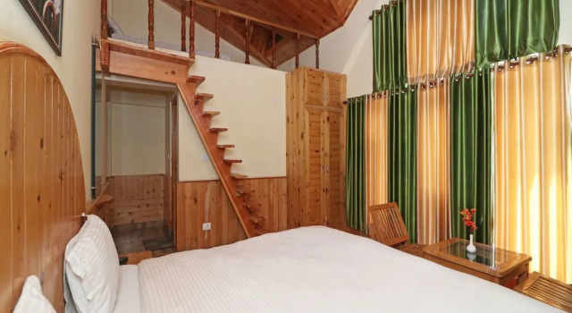 OYO 13715 Home Classic Villa Naggar Road, Забронировать Вилла Коттеджи Манали, Коттедж