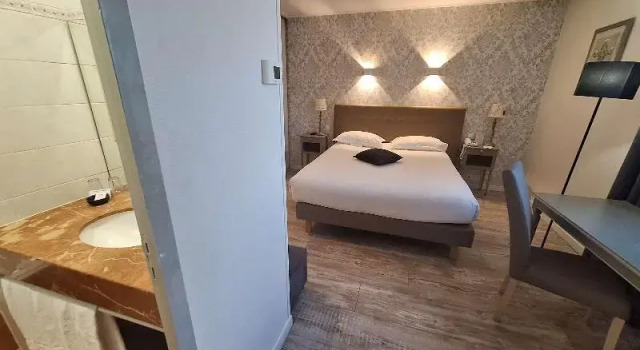 Четырёхместный семейный номер Standard с балконом Best Western LOrangerie