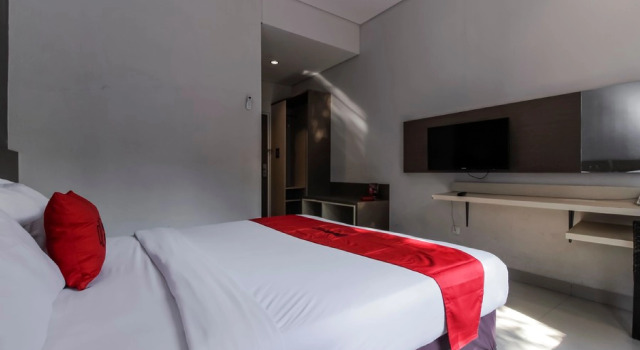 Premium cameră RedDoorz near Goa Sunyaragi