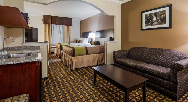 Четырёхместный люкс Best Western Plus Cutting Horse Inn & Suites