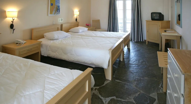 Трёхместный номер Standard с балконом и с видом на горы Andros Holiday Hotel