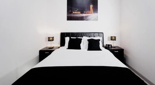 Kingston House, Book Hotel Hoteller i Rungkut med parkering, Parkering
