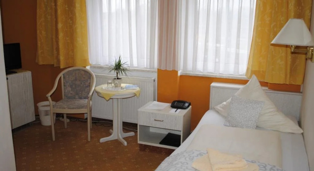 Hotel Sächsischer Hof, Забронировать Отель Пирна 