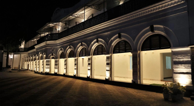Saroja Heritage, Varanasi, Забронировать Отель Варанаси штат Уттар-Прадеш