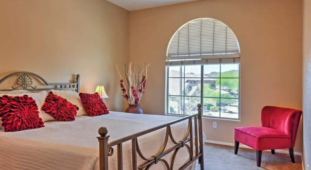 North Phoenix Home w/ Pool: Hike, Swim & Shop!, Varaa Hotelli Phoenix Scottsdale