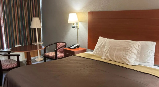 College Inn Spartanburg, Забронировать Отель Спартанберг Южная Каролина, рядом с Галерея и концертный зал Showroom