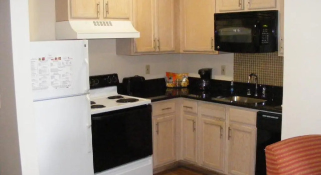 Четырёхместный номер Deluxe Ashley Quarters Hotel Airport-Cincinnati