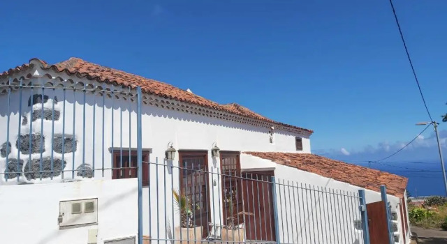 Charming 1-bed House in La Laguna, Book Hotel Hotels in Tenerife with Parking, Parking