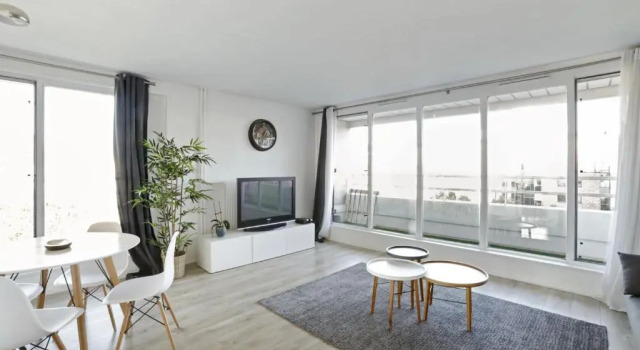 Апартаменты Large and bright flat 4 min walking to Paris La Défense Arena - Welkeys
