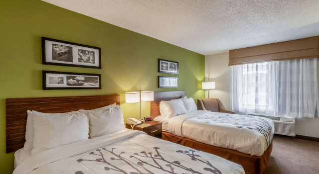 Четырёхместный номер Standard Sleep Inn & Suites Harrisonburg on University