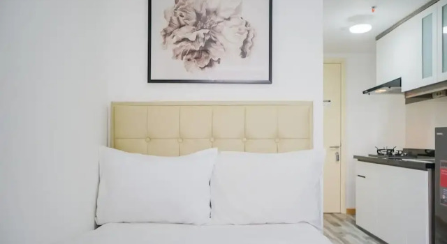 Номер Standard Strategic Studio Apartment with Extra Bed at M-Town Residence