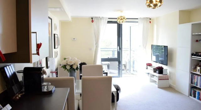 Stylish Apartment With Balcony In Finsbury Park, Забронировать Апартаменты/квартира Отели Лондона с парковкой, рядом с Финсбери Парк, Парковка