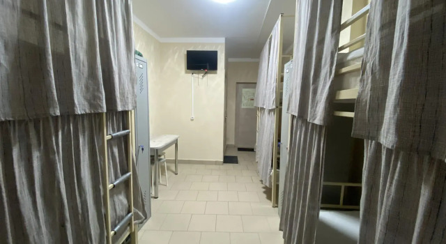 Кровать в общем номере База Комфорт Плюс