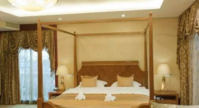 Shiwai Taoyuan Hotel, Book Hotel Guangnan Yunnan