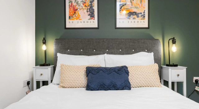 Glevum Lodge - 2BDRM Town Centre Apartment with open plan living area & walk in shower, Varaa Huoneisto Asunnot kohteessa Merseyside, Huoneisto