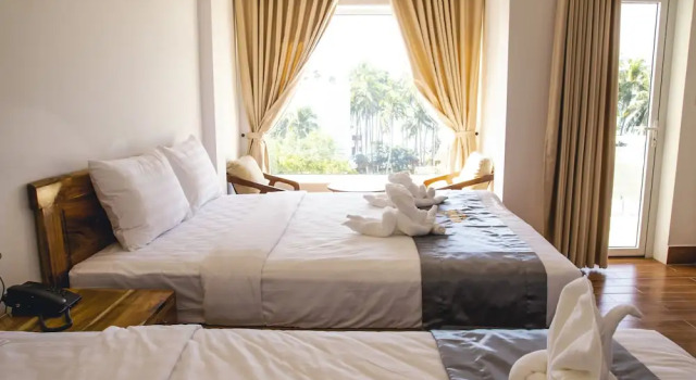 Четырёхместный семейный номер Standard с балконом и с видом на море Mui Ne Beach Hotel