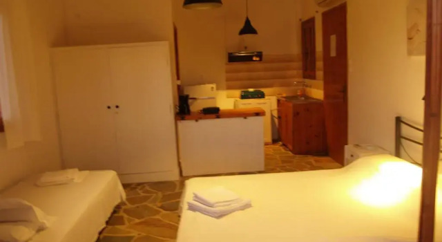 Mandalena's, Rezerwuj Hotel Hotele w Saronic Islands z parkingiem, Parking