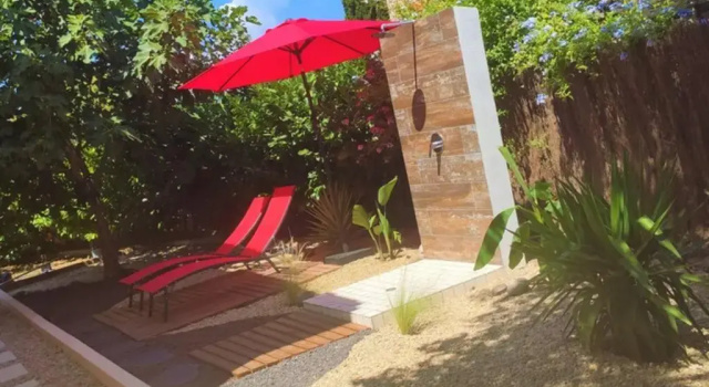 Апартаменты Trés beau studio 35 M2 Entre Mer et Forêt grand jardin et douche tropicale