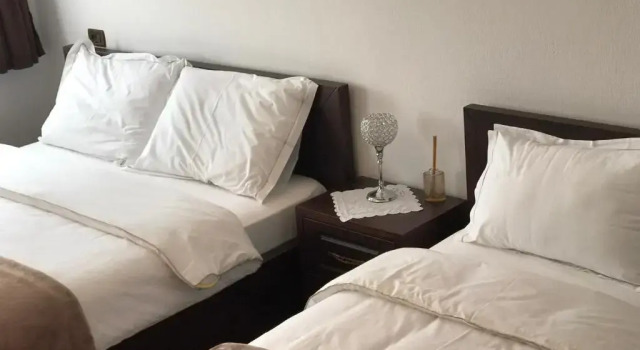 Villa ELMAR, Buchen Sie Villa Hotels in Berat mit Parkplatz, Parkplätze