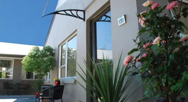 Апартаменты Almond Court Motel