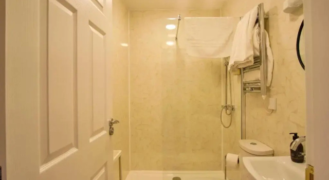 Полулюкс Kings Knoll Hotel