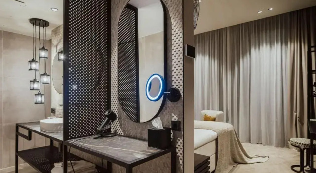 Двухместный номер Deluxe с балконом Van der Valk Hotel Middelburg