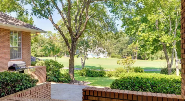 Коттедж Chic Home w/ Club Access Near Bay St Louis!