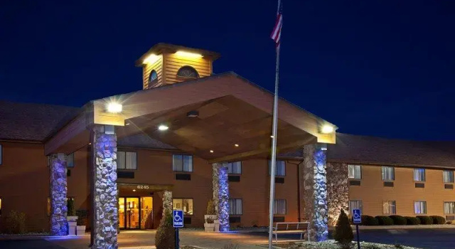 Run of House Holiday Inn Express Fremont (Angola Area)