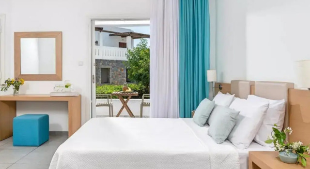 Четырёхместный номер Standard с видом на горы Maritimo Beach Hotel