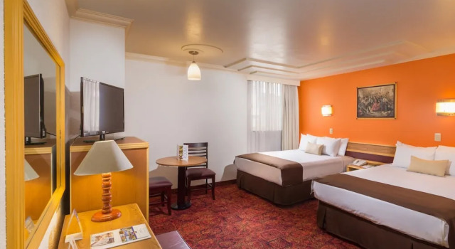Трёхместный номер Standard Hotel Estoril
