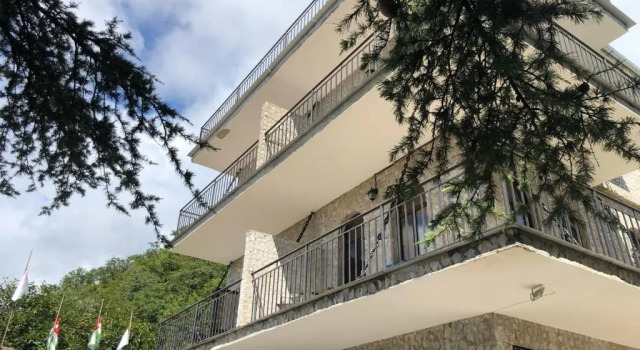 Замок Орлиное Гнездо, Varaa Hotelli New Athos Gudauta district