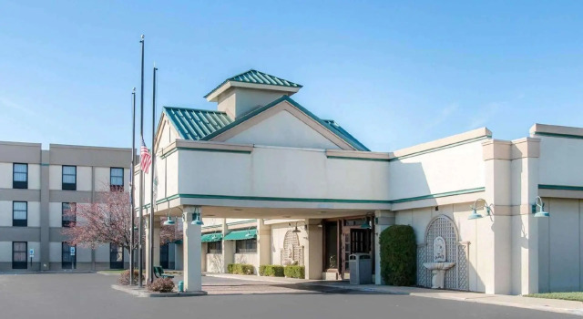 Шестиместный люкс Quality Inn & Suites Monroe