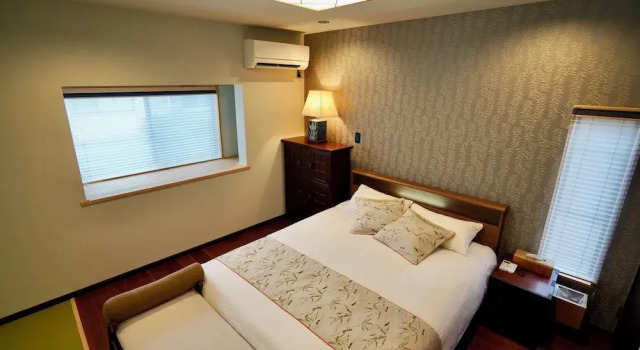 Haku Yase, Book Hotel Kyoto Japan