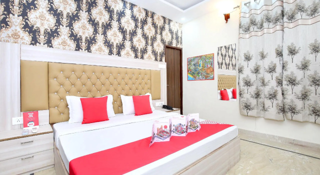 OYO 17207 Hotel Purple