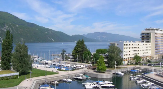 Двухместный номер Standard с видом на озеро Logis Hôtel & Spa Marina dAdelphia
