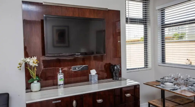 2 Bedroom, 2 Bathroom Detached Apt Max 7 Sleepers