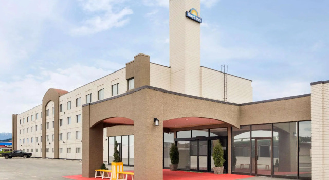 Люкс Days Inn by Wyndham Cranbrook Conference Centre