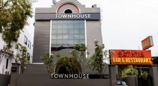Hotel Satya Townhouse, Забронировать Отель Отели штата Махараштры 3 звезды, 3*