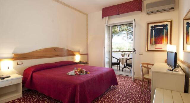 Le Ginestre Family Wellness Hotel, Rezerwuj Hotel Hotele w Vieste z parkingiem, Parking