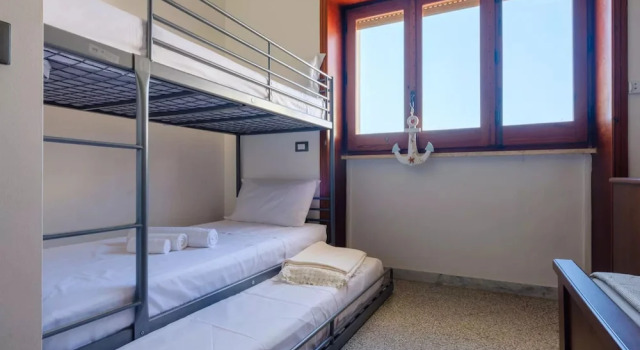 Emerald Residence Sleeps 12 With Sea View