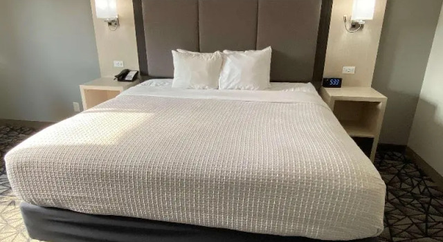Четырёхместный люкс Best Western Morton Inn