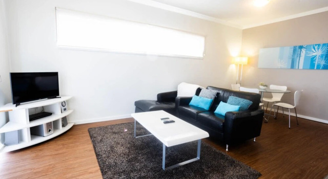 Lovely 2BR Apartment in West Perth With Parking!, Забронировать Апартаменты/квартира Отели Перта с парковкой, рядом с Военный мемориал Kings Park, Парковка