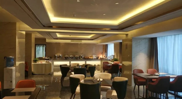 Yeste International Hotel (Guiyang Yunyan District Future Ark), Забронировать Отель Отели Гуйян с парковкой, рядом с Modern Capital, Парковка