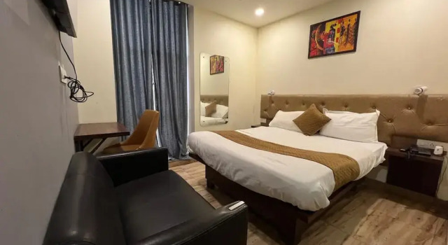 Hotel The Mall Inn by MNG Rooms