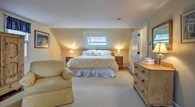 Коттедж 1 Mi to Nauset Beach: Upscale Orleans Home w/ Deck