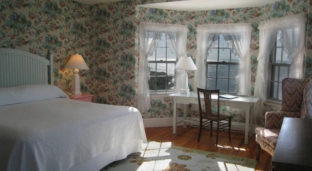 The Colony Hotel Kennebunkport, Забронировать Отель Кеннебанкпорт штат Мэн, рядом с Музей первых поселенцев Кеннебанкпорта