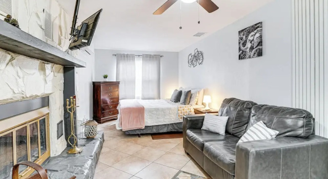 Screened Porch: Tampa Studio 4 Mi to Busch Gardens, Rezerwuj Hotel Hotele w Tampa z parkingiem, Parking